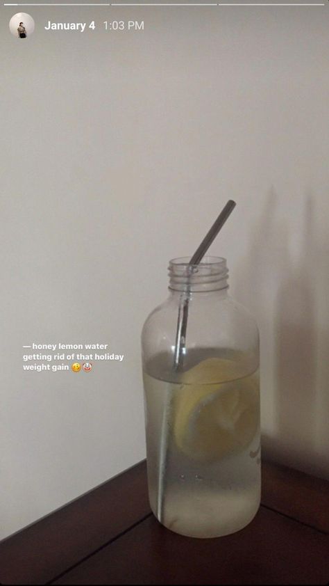 #LemonAndWaterDiet Water Bottle Instagram Story, Water Captions, Story Captions, Honey Lemon Water, Lemon Water Health Benefits, Lemon Water Before Bed, Boil Lemons, Holiday Weight Gain, Water Health Benefits