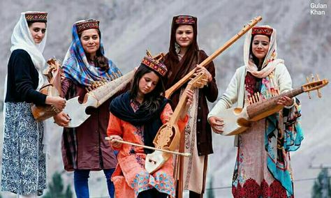 Awesome beauty of folk Singers in Gilgit Baltistan Pakistan Karakoram Highway, Pakistani People, People Of Pakistan, Pakistan Culture, Pakistani Culture, Hunza Valley, Pakistan Travel, Silk Route, Soft Power