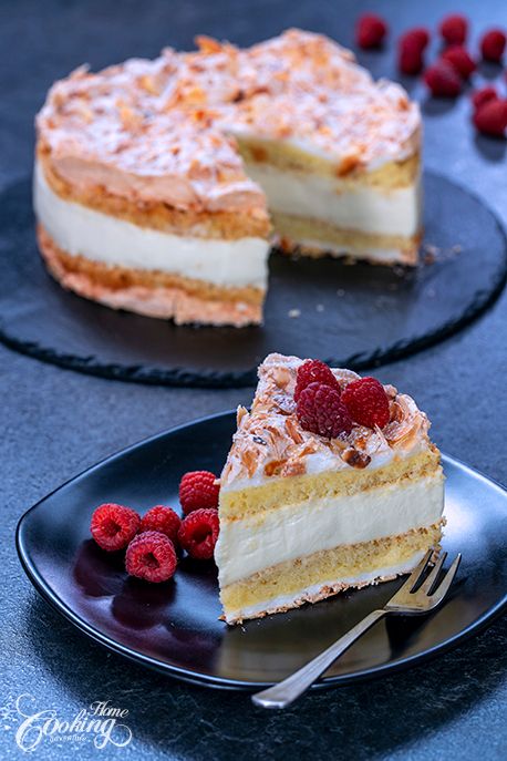 Kvæfjordkake -  Norwegian Verdens Beste - World's Best Cake :: Home Cooking Adventure Worlds Best Cake Norwegian, Norwegian Cake Recipe, Best Cake In The World, Norwegian Cake, Vanilla Custard Cake, Scandinavian Desserts, Norwegian Cuisine, Baked Meringue, Layered Cakes