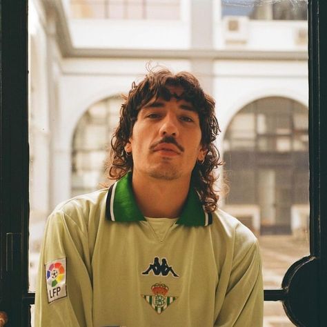 Vintage fit, modern mindset. styled with the iconic real Betis green 1999 Away shirt #vintagestyle #retrofootballshirt #vintagefootballshirt #oldschoolstyle #retrosoccer #vintagefootball Anime Curly Hairstyles, Long Hairstyles Anime, Curly Hairstyles Drawing Reference, Hairstyles For Short Hair Y2k, Long Hairstyles Drawing, Braids Bob Style, Mohawk Hairstyles Men, Hector Bellerin, Hairstyles Drawing