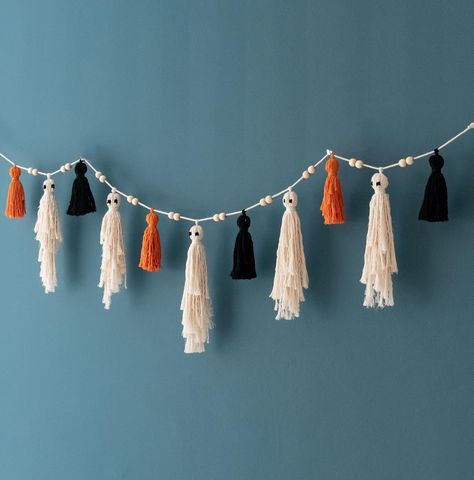 Macrame Ghost Garland, Boho Halloween, Funny Halloween, Baby Halloween, Front Door Decor, Fireplace Halloween, Fireplace Garland V75 - Etsy Macrame Ghost, Fireplace Halloween, Halloween Macrame, Halloween Dorm, 2 Ghosts, 3 Ghosts, Farmhouse Halloween Decor, Ghost Garland, Fireplace Garland