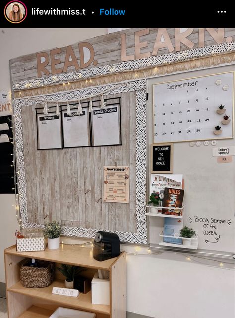 White Wood Bulletin Board Ideas, Student Seating Arrangements, Boho Teacher Desk Decor, Posters In Classroom, Wooden Bulletin Board Classroom, Small Teacher Bulletin Boards, Elementary School Teacher Aesthetic Classroom, Elementary White Board Set Up, Teacher Shelf Decor