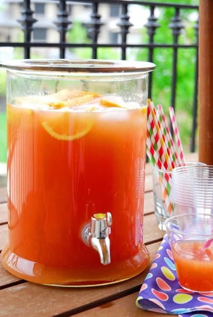 Best Party Punch, Holiday Party Punch, Rum Punch Recipes, Frosted Lemonade, Party Punch Recipes, Party Drinks Alcohol, Tuna Casserole, Party Punch, Rum Punch