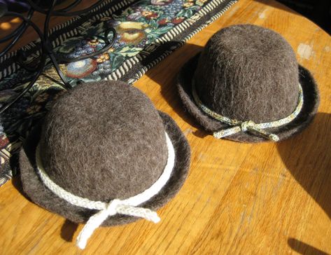 Knit Felting, Wool Hat Pattern, Handmade Felt Hats, Felting Crafts, Knitted Dolls Free, Ladies Knitting Patterns, Felted Hats, Felted Hat, Hat Patterns Free