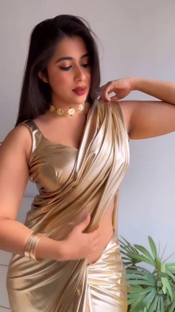 Nikita Sharma, Gold Saree, Saree Models, Beautiful Smile Women, Beautiful Saree, Indian Beauty Saree, Bollywood Fashion, Saree Blouse, Saree