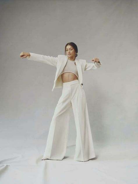 Celebrity Interview Outfits, Zendaya White, Song Workout, Zendaya Photoshoot, Mode Zendaya, Estilo Zendaya, Zendaya Outfits, Zendaya Style, Instyle Magazine