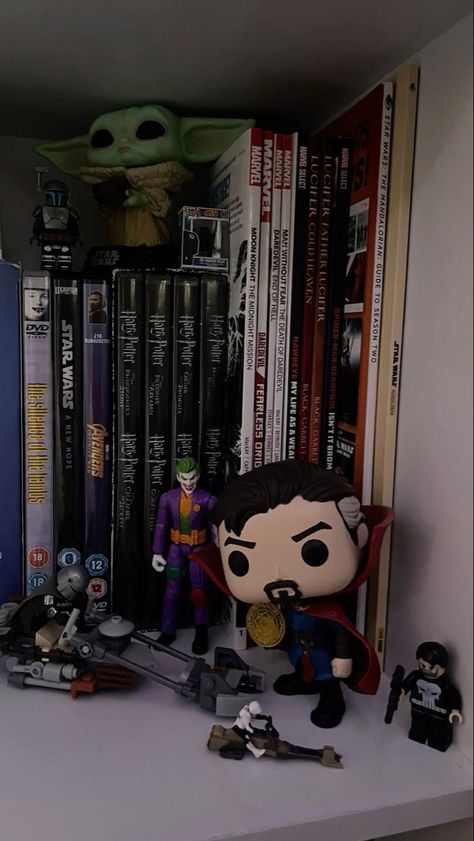 Nerd Core Aesthetic, Arda Core, Nerd Room Aesthetic, Batman Bedroom Decor, Comic Shelf, Cluttercore Aesthetic, Comics Art Sketch, Nerdy Room, Dc Bedroom