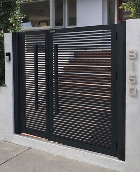 Grill Fence Design, House Front Gate Entrance, House Main Gates Design Modern, Modern House Front Gate Design, Fence Design Modern Steel, Modern Metal Gate, Modern Front Gate Design, Contemporary Gates, Tor Design