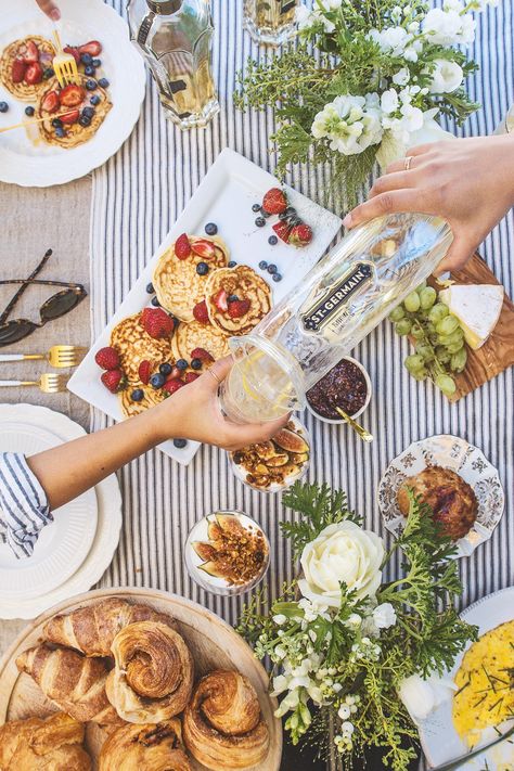 Boozy Brunch, Brunch Table, Breakfast Time, Beautiful Food, Recipe Of The Day, Brunch Recipes, Food Styling, Food Photo, Good Eats