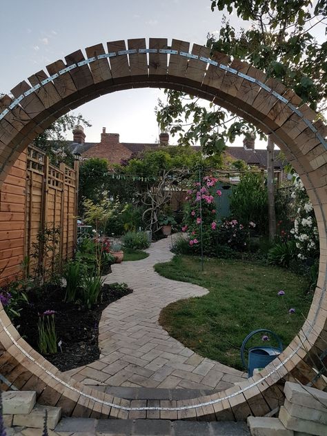 Moongate Garden, Arbour Ideas, Moon Gates, Garden Wonderland, Circular Garden, Garden Entry, Oak Sleepers, Moon Gate, Round Arch