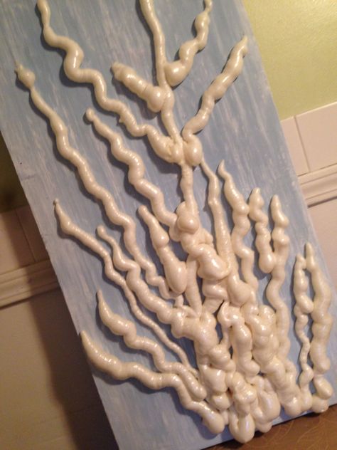 Instant wall art using spray foam!   Cool stuff!:) Spray Foam Art, Diy Photo Collage Wall, Styrofoam Wall Art, Foam Board Diy, Foam Board Projects, Diy Harry Potter Crafts, Foam Diy, Diy Large Wall Art, Styrofoam Crafts