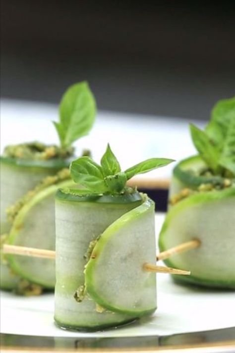 APPETIZERS | NgLp Designs shares artful plating for Pesto Cucumber Roll — perfect light and refreshing as a snack or party appetizer!  / starters, hors d'oeuvres, party foods, finger foods, one-bite, small bite, food art, food styling, food photography  /// / #appetizers #partyfoods #cucumber Finger Foods Design, Fine Dining Hors D'oeuvres, Aesthetic Finger Food, Cucumber Hors D’oeuvres, Hors Devours Appetizers Fancy, Healthy Hors D’oeuvres, Vegetarian Hors D’oeuvres, Vegan Hors D’oeuvres, Fancy Hors D’oeuvres