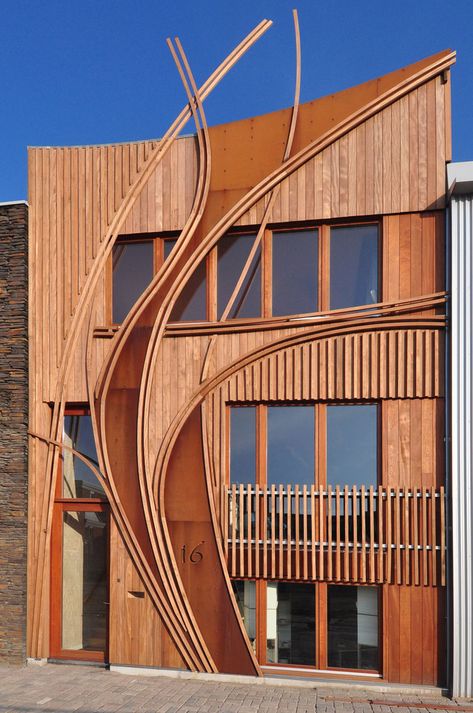 15 Buildings That Have Unique And Creative Facades Unusual Architecture, Ecological House, Wooden Facade, Modern Townhouse, Urban Housing, Townhouse Designs, Interesting Architecture, Awesome Architecture, Unusual Homes