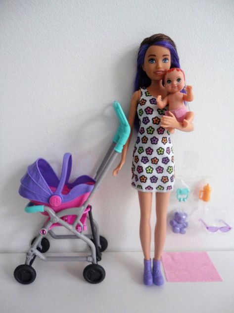 Barbie Babysitter Skipper & Stroller BD2021 Aast.FHY97 #GXT34 Beauty Room Vanity, Barbie Doll House, Baby Alive, Beauty Room, Barbie Fashion, Printed Skirts, Barbie Dolls, Baby Strollers, Stroller