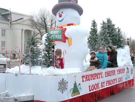 Winter Parade Float, Holiday Parade Floats, Parade Float Diy, Christmas Parade Floats, Holiday Parades, Christmas Float Ideas, Christmas Yard Decorations, Easy Christmas Decorations, Parade Float