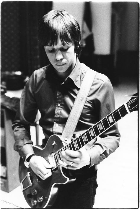 Robin Trower of Procol Harum - Playing a Gibson Les Paul. Robin Trower, Procol Harum, Acid Rock, Rock Guitarist, Classic Rock And Roll, Rock Guitar, Nikki Sixx, Rock Groups, Progressive Rock