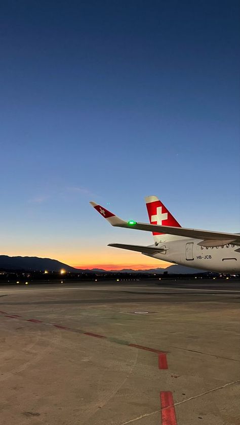 Catching flights all 2023 ✈️ #TravelWithFriends #AdventureBuddies #FriendshipGoals #TravelSquad #WanderlustTribe Swiss Airplane, Swiss Boarding School, Swiss Cabin, Swiss Lifestyle, Swiss Airlines, Switzerland Wallpaper, Switzerland Summer, Geneva Airport, Catching Flights