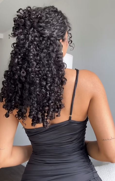 Hair Facts, Brown Hair Inspo, Curly Hair Photos, Crimped Hair, Long Curly Wig, Beautiful Curly Hair, Blowout Hair, Pretty Braided Hairstyles, Hairdos For Curly Hair