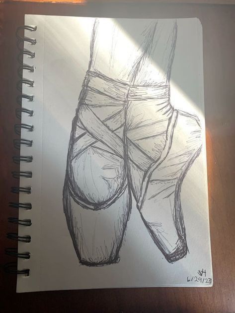 How To Draw Pointe Shoes, Pointe Shoes Sketch, Point Shoes Drawings, Ballet Shoes Sketch, Top Drawings Sketch, Dancing Drawings Easy, Drawing Ideas Dance, Dance Sketches Easy, Shoe Sketches Drawings