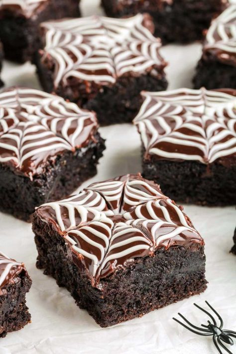 Spiderweb Brownies, Decorated Brownies, Witch Finger Cookies, Halloween Brownies, Dessert Halloween, Fall Tray, Charcuterie Platter, Halloween Baking, Halloween Chocolate