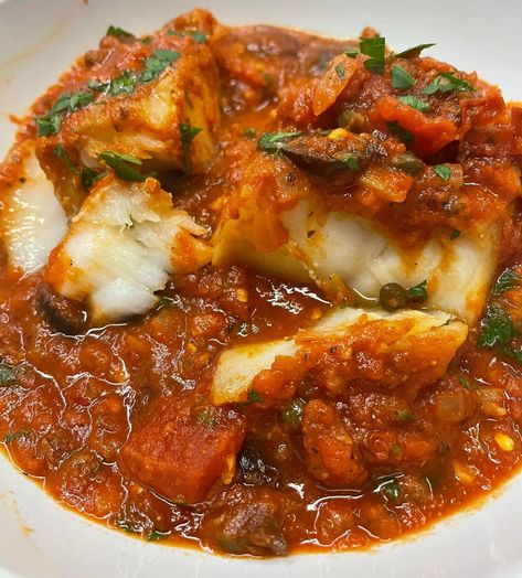 Cod in Puttanesca Sauce - Easy DIY Recipes Cod Piccata Recipe, Sausage Ragu, Atlantic Cod, Puttanesca Sauce, Olive Sauce, Coconut Sauce, Cod Recipes, Kalamata Olives, Tomato Recipes