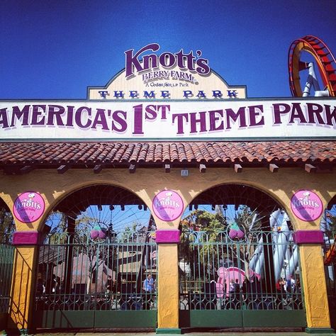 Knott's Berry Farm. We went when I was a child. I want to take my children ! Buena Park California, Knotts Berry Farm, Buena Park, Berry Pie, Berry Farm, California Trip, Disneyland California, Roller Coasters, Chicken Dinners