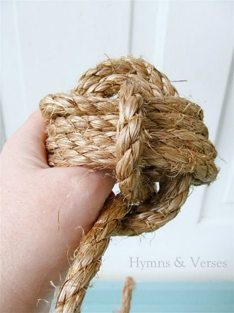 How to Make a Monkey Fist Monkey Knot, Decor Balls, Craft To Sell, Monkey Fist Knot, Twine Crafts, Types Of Knots, Marine Rope, Diy Nautical, Tying Knots