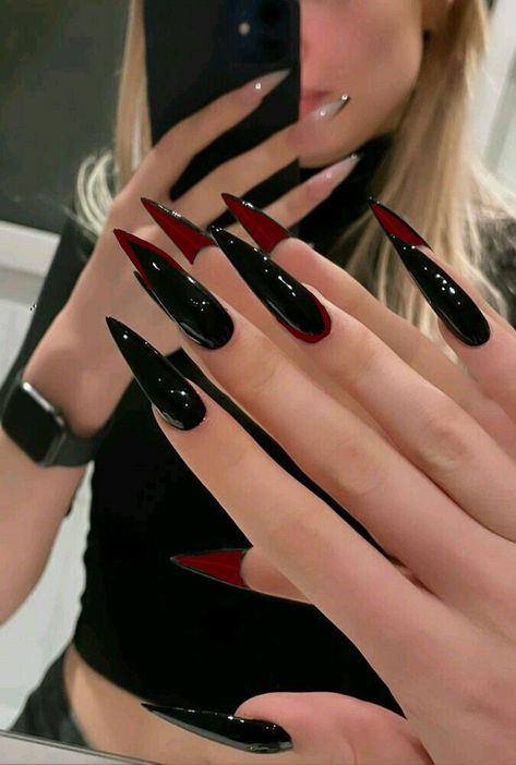 dont look at tbis either🙈🙈 Long Nails On Black Women, Nails 2024 Stiletto, Black Nails Stiletto Long, Nails Acrylic Pointed, Black Long Nails Ideas, Black Nail Designs Stiletto, Long Aesthetic Nails, Gothic Nails Designs, Black And Red Nail Ideas