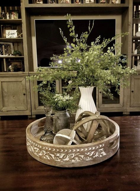 Large Square Table Centerpiece, Boho Farmhouse Coffee Table Decor, Round Trays On Coffee Tables, Living Room Center Table Decor Ideas, Square Tray Decor Ideas, Tray Decor Kitchen Island, Center Island Decor, Living Room Centerpiece Ideas, Round Table Centerpieces For Home