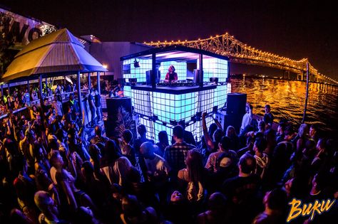 Festival Stage, Concert Stage Design, Wow Photo, Dj Stage, Nightclub Design, Festival Inspo, Public Space Design, Dj Setup, Italo Disco