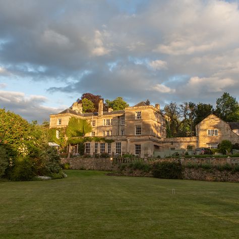 With amazing views over the Golden Valley Burleigh Court Hotel is a boutique hotel offering award-winning food and quality accommodation. There are even 6 pet-friendly rooms. --- Burleigh Court Hotel, Brimscombe, Stroud, Gloucestershire (Hotel) --- Dog Bathing Station, Stroud Gloucestershire, Camping Caravan, Caravan Site, Golden Valley, Superior Room, Cosy Room, Pet Friendly Hotels, Caravan Park