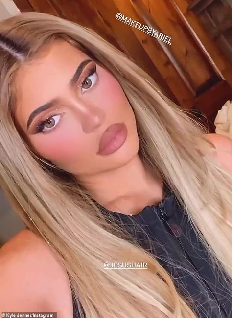 Kylie Jenner requests restraining order against burglary suspect and alleged stalker | Daily Mail Online Kylie Jenner Hair Color, Kylie Jenner Blonde, Kylie Kardashian, Kylie Hair, Jenner Hair, Kylie Jenner Hair, Trajes Kylie Jenner, Armani Hotel, Holmby Hills