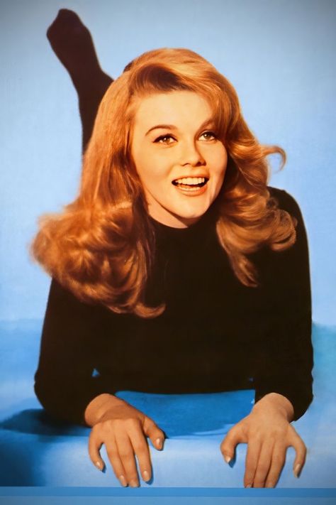 Ann-Margret, 1960s. Greaser Girl, Vintage Outfit Inspiration, Ann Margret, Vintage Mermaid, Jane Fonda, Old Hollywood Glamour, Portrait Inspiration, Hollywood Glamour, Vintage Beauty