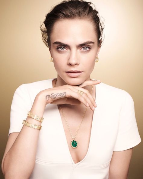 Gem Dior Jewelry 2022 Campaign Cara Delevingne Photos Jewelry Campaign, Jewellery Shoot, Jewelry 2022, David Sims, Dior Collection, Dior Fashion, Dior Jewelry, Medallion Necklace, Cara Delevingne