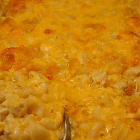 Sweetie Pie’s Macaroni & Cheese Sweetie Pies Recipes, Soul Food Restaurant, Baked Mac And Cheese Recipe, Macaroni Cheese Recipes, Best Mac And Cheese, Baked Mac N Cheese, Baked Mac, Giada De Laurentiis, Macaroni Cheese