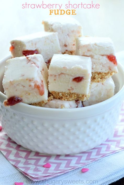 Strawberry Shortcake Fudge: a sweet fudge with a cookie crust, and strawberry preserves swirled into a creamy white chocolate fudge! Easy Strawberry Shortcake, Strawberry Shortcakes, White Chocolate Fudge, Dessert Board, Shugary Sweets, Vanilla Fudge, Strawberry Shortcake Recipes, Shortcake Recipe, Custard Cake