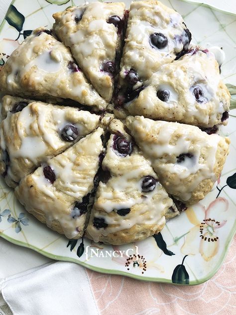 Blueberry Buttermilk Scones Buttermilk Recipes Healthy, Scones With Buttermilk, Scones And Clotted Cream, Sour Cream Biscuits, Breakfast Kids, Peanut Butter Oat Bars, Buttermilk Scones, Breakfast Scones, Pineapple Dessert