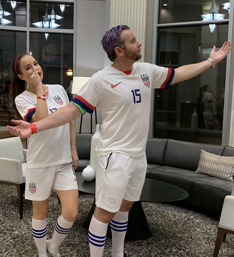 USWNT SOCCER COSTUME RAPINOE MORGAN #uswnt soccer costume Soccer Costume Halloween, Soccer Halloween Costumes, Soccer Player Halloween Costume, Soccer Player Costume, Soccer Costume, Olympics Costume, Olympic Theme Party, Olympic Idea, Beer Olympics