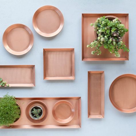 Plant Apartment, Copper Bedroom, Rose Gold Kitchen, Indoor Watering Can, Copper Interior, Copper Tray, Monday Inspiration, Copper Decor, Bright Copper