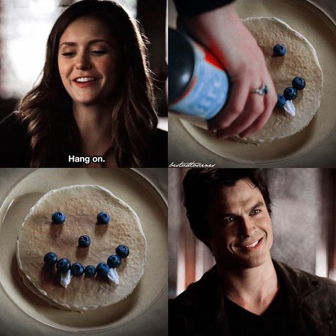 I want to make those pancakes😂 The Vampire Diaries Pancakes, Tvd Pancakes, Damon Salvatore Pancakes, Damon Pancakes, Ian E Nina, Vampire Diaries Outfits, Vampire Diaries Memes, Klaus And Caroline, Vampire Diaries Stefan