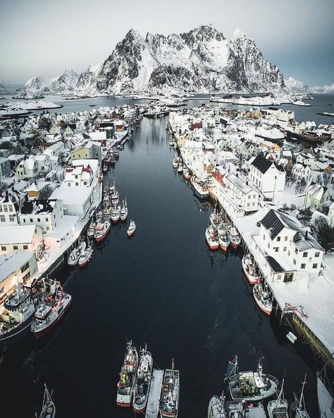 Henningsvær Norway 📷 by jannilaakso via : citybestviews Norway Travel, Voyage Europe, Clipuri Video, Beautiful Places In The World, Pretty Places, Travel Life, Places Around The World, Nature Travel, Travel Aesthetic