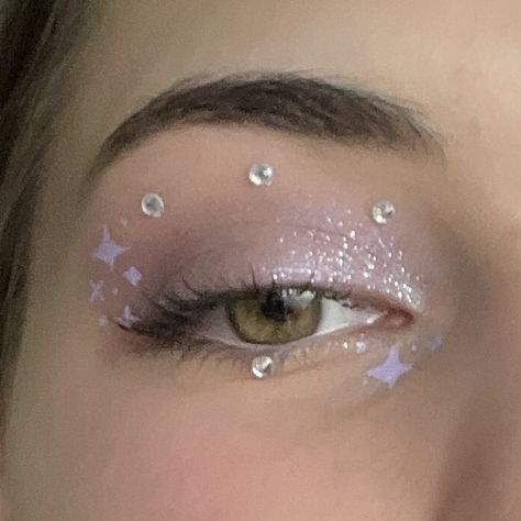 Saturn Makeup, Makeup Look Glitter, Eras Makeup, Eras Tour Makeup, Midnights Outfit, Taylor Fits, Taylor Swift Eyes, Taylor Swift Makeup, Gem Makeup