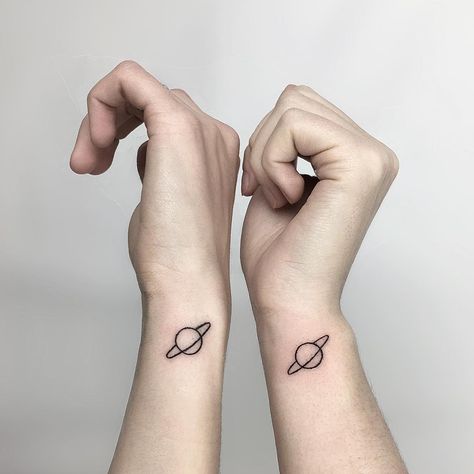 Matching Saturn tattoos inked on wrists by @isaarttattoo Saturn Tattoo, Art Inspired Tattoos, Minimal Tattoos, Planet Tattoos, Sibling Tattoos, Cute Tiny Tattoos, Incredible Tattoos, Best Sleeve Tattoos, Discreet Tattoos