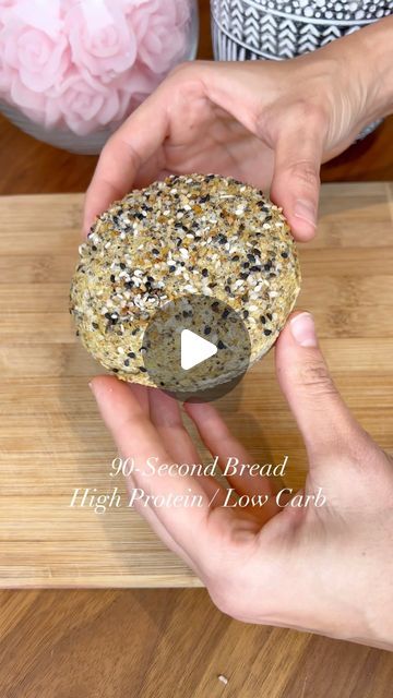 Alissa Francis RD CDE MHSc on Instagram: "Tag a friend and follow @healthyu_dietitian for more! 3-ingredient Everything English Muffin, an easy, high protein & low carb version! 

Want this recipe? Comment ‘RECIPE’ and I will DM it to you! This way, you will be able to save, download and PRINT the recipe. 

This bread is magical!  Homemade english muffin AT HOME in 90 seconds with only 3 ingredients . 

YOU NEED TO GIVE THIS A TRY, trust me 🙌

Ingredients: 
4 tbsp golden ground flax 
1 egg
1/2 - 3/4 tsp baking powder 
1/2 tsp Everything Spice 
Microwave for 90 seconds, and DONE!

Let’s compare 🧐

1 standard english muffin: 
25g NET carb
1.5g fibre
4.5g protein

1 flax english muffin: 
0g NET carb
8g fibre
13g protein 
+++ Omega-3’s

Let me know if you give it a try? I KNOW you’re going t Low Carb English Muffin, Keto Brood, Container Company, 90 Second Bread, Homemade English Muffins, Free Keto Recipes, High Protein Low Carb, Low Carb Bread, English Muffin