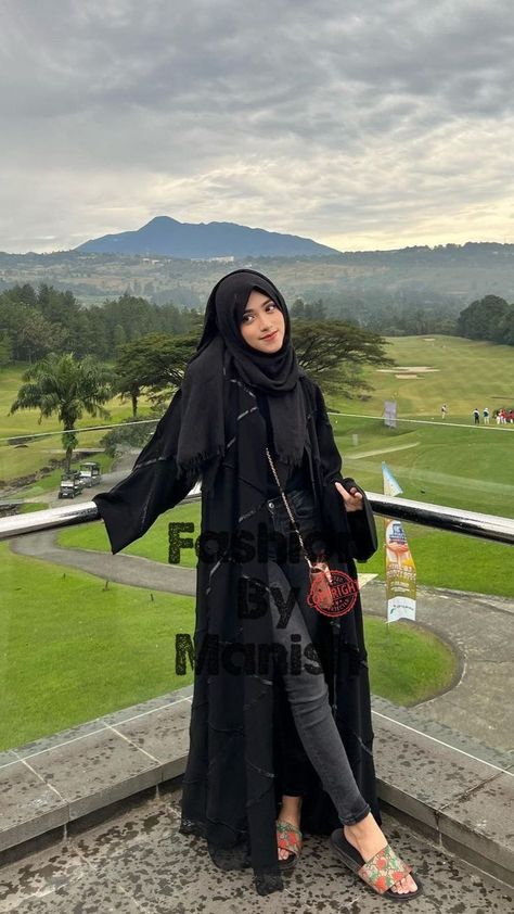 Western Hijab Look 2023 Naqab Dp, Nakab Dp, Burka Girl, Black Burqa, Burkha Dp, Hijab Trends, Mahira Khan, Simple Pakistani Dresses, Abaya Designs