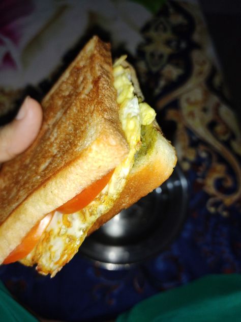 Omelette Snapchat, Bread Omlette Snap, Omlet Sandwich, Sandwich Snap, Bread Omelette, Frames Design, Recipe Lunch, Food Snap, Eating Food Funny