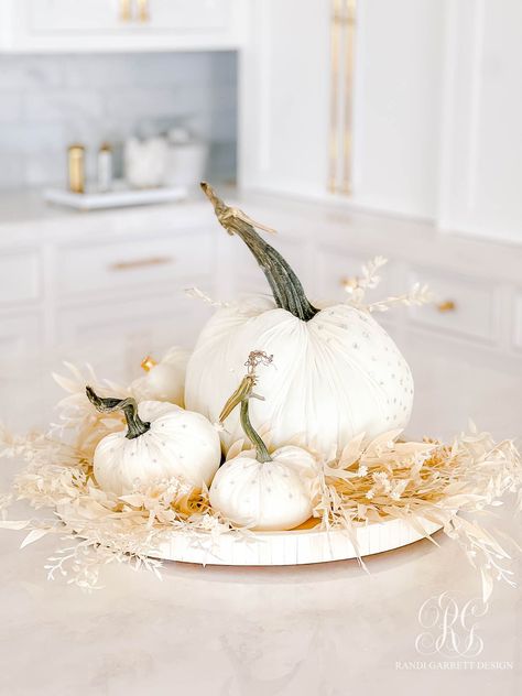 white velvet pumpkins fall decorating Chenille Pumpkins, Pumpkin Stems, Halloween Decor Diy, Fall Vignettes, Fall Accents, Halloween Pumpkins Painted, Fall Kitchen Decor, Diy Halloween Decor, Candle Glow