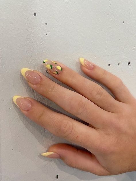 Summer Polygel Nails Ideas, May Nails Almond, Retro Almond Nails, Spring Almond Nails Designs, Yellow And Red Nails, Italy Inspired Nails, Italian Nails Trends, Italian Nails, Yellow Nails Acrylic