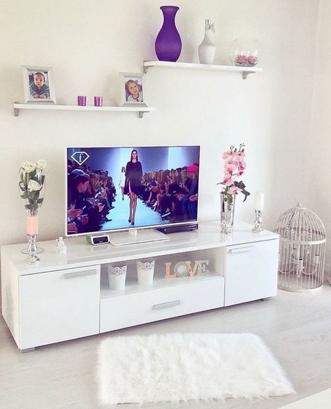 Airbnb Ideas, Simple Living Room Decor, White Furniture Living Room, Living Room Tv Unit Designs, Small Living Room Decor, Living Room Decor Cozy, Home Design Living Room, White Furniture, Decor Home Living Room