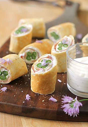 Asparagus and Prosciutto Crêpes with a Creamy Lemon Dipping Sauce Lemon Dipping Sauce, Asparagus And Prosciutto, Savory Appetizer, Catering Food, Best Appetizers, Yummy Appetizers, Dipping Sauce, Appetizer Snacks, Finger Foods